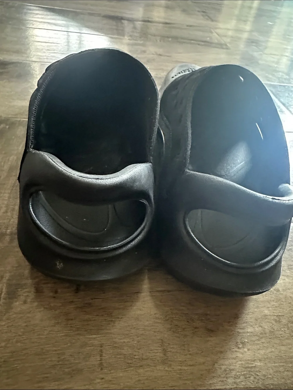 Kids Nike Aqua Swoosh size 6